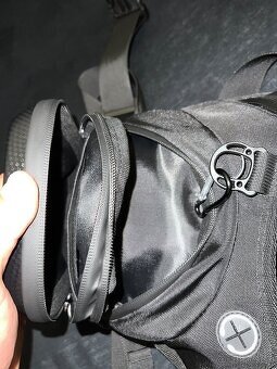 Moto kapsa na stehno - 2