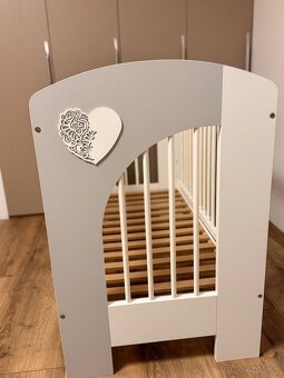 Predám detskú postieľku s matracom 120x60 - 2