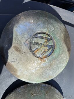 2x puklice Volkswagen - 2