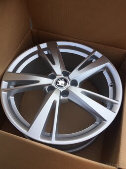 5x112 R19 8J ET42 originál BBS - 2