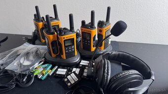 Motorola TLKR T80 + príslušenstvo 6ks - 2