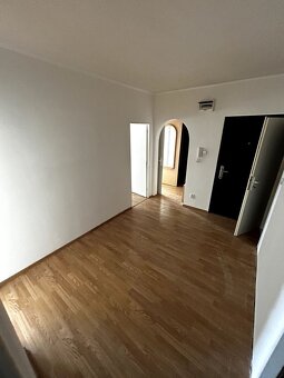 Na predaj veľkometrážny 4-izbový byt s loggiou v Lučenci - 2