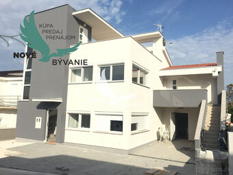 Exkluzívne na predaj luxusná vila 3x apartmán len 70 od mora - 2
