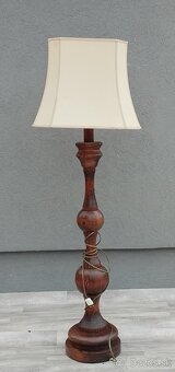 Lampa stojacia – rustikálna. - 2