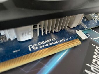 AMD R7 250 - 2
