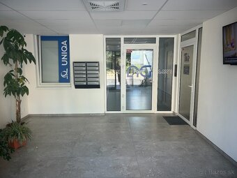 PRENÁJOM komerčného priestoru (26 m2) blízko centra Humenné - 2
