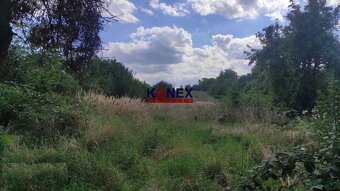 NA PREDAJ Dom s rozľahlým pozemkom - Veľaty - 2