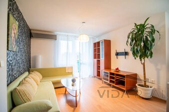 Priestranný 3-izbový byt s dvoma balkónmi v Pezinku, sídlisk - 2