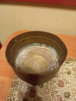 Kvetináč z bronzu - 2