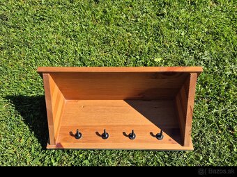 Predam vesiak s polickou - 2