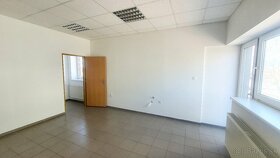 Kancelárske-obchodné priestory-centrum Prievidza - 2