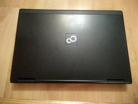 predám nefunkčný notebook Fujitsu celsius H700 - 2