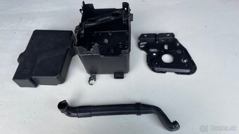 Kryt baterky / akumulatora Peugeot 206 - 2
