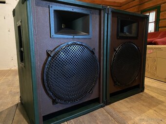 Eminence Kappa 15 LF a Behringer EP1500 - 2