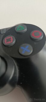 Ovladač na PS4 - 2