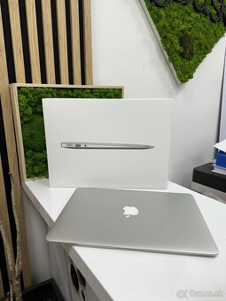 Apple MacBook Air 13″ (A1466) - 2