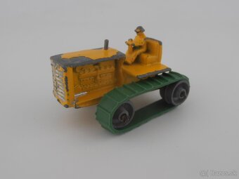 Morris J2, Commer van Nestles, Caterpillar - 2