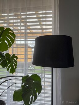 Predám vysokú stojatú lampu v čiernej farbe v TOP stave - 2