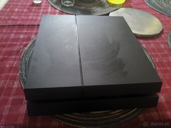 Predám PS4 + ovládač + 3 hry - 2
