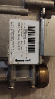 Predám použitý plne funkčný plynovy ventil na kotol Vaillant - 2