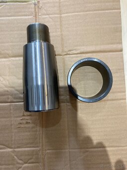 Predám na Caterpillar čap a púzdro . - 2