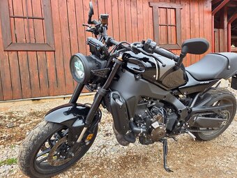 Yamaha XSR 900 (2024) – Black | Výkon, štýl a elektronika - 2