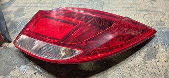 Opel insignia sedan zadne svetla. - 2