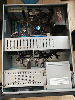 Predám PC v skrinke do racku 4u - 2