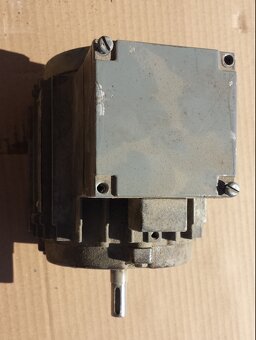 Predám elektromotor 120w,1400ot/min ø11mm - 2