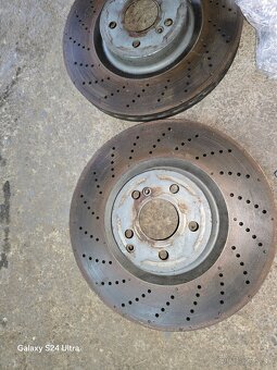 Velke brzdy 360 mm.. mercedes e500 - 2