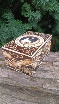 Vikingská krabička - Skoll a Hati - Viking wooden box - 2