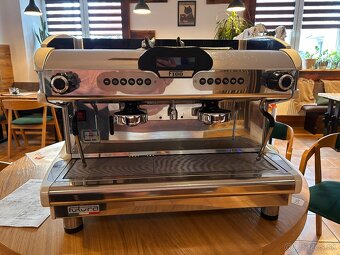 Kávovar Futura F100 - 2