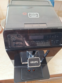 Predám kávovat KRUPS EA8908 na náhradné diely. - 2