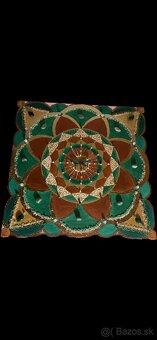 Ručne maľovaná mandala vykladaná drahými kameňmi a zlatom - 2