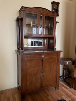 Starožitná skriňa na predaj. - 2