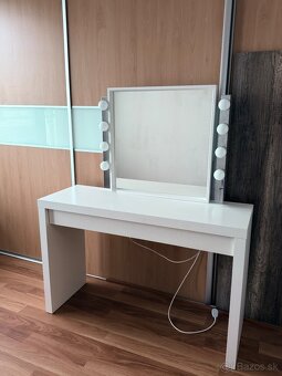 Kozmetický stôl - 2