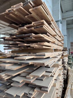 Orechové rezivo - suché dosky - 2