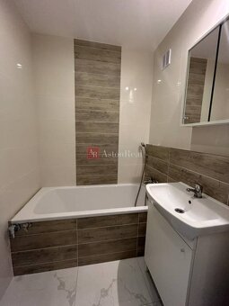 1 izbový byt prerobený na 2+KK, Bratislava II, Lotyšská ul. - 2