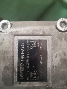 elektromotor s prevodovkou značky LENZE - 2