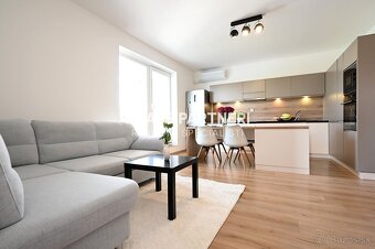 REZERVOVANÉ - 3 izbový byt s balkónom73m2,ul.Janouškova,Preš - 2
