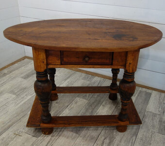 Stôl holandský zo začiatku 19 . storočia ( 252 ) . - 2