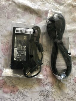 Nabíjačka na notebook originál HP 19V 4,74A / hrubá čierna. - 2