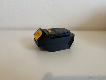 Predam adapter z Parkside baterie na Dewalt naradie - 2