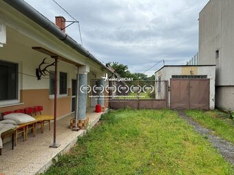 Dom s garážou v tichej ulici – vhodný na rekonštrukciu či no - 2