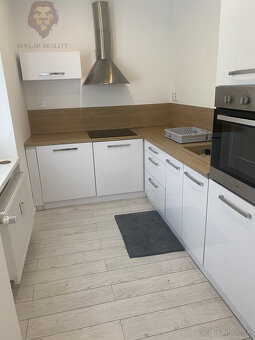 Na predaj 3- izbový byt, Trenčín. 79 m² , Zámostie - 2