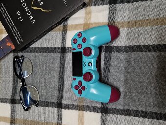 PS4 ovládač Dualshock 4 Berry Blue Edition. - 2