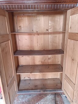 Starožitná skriňa - 2