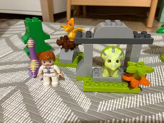 Lego Duplo - dinosauria ošetrovateľka - 2