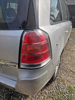 Zafira B Zadne svetla - 2