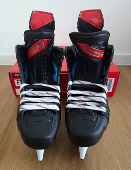 Korčule CCM Jetspeed FT6 Pro senior - 2
